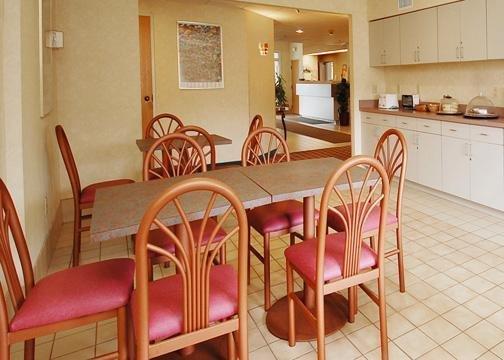 Rodeway Inn Willington North Екстериор снимка