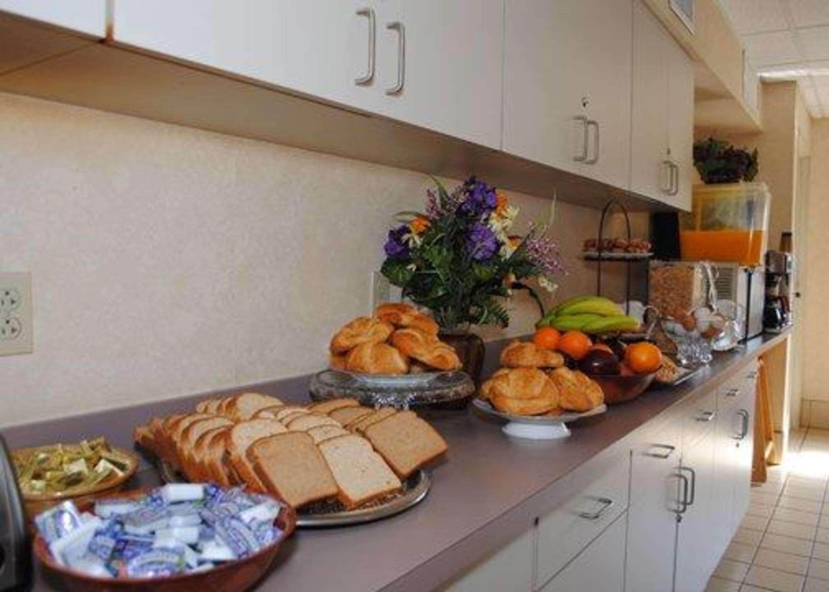 Rodeway Inn Willington North Екстериор снимка