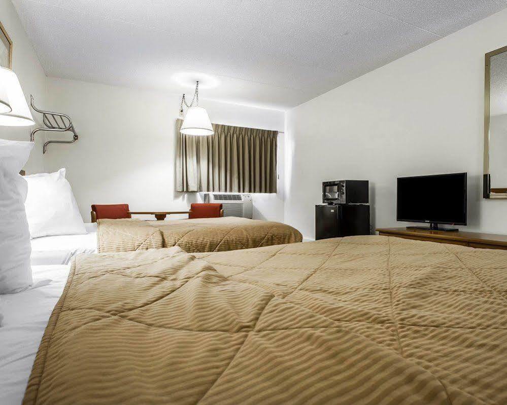 Rodeway Inn Willington North Екстериор снимка
