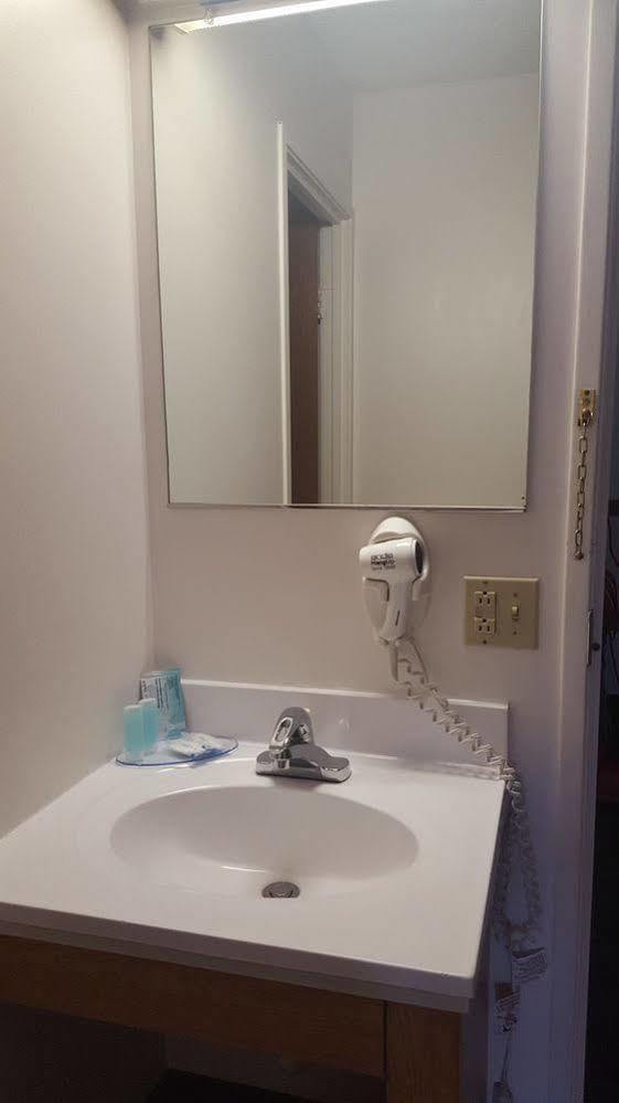 Rodeway Inn Willington North Екстериор снимка